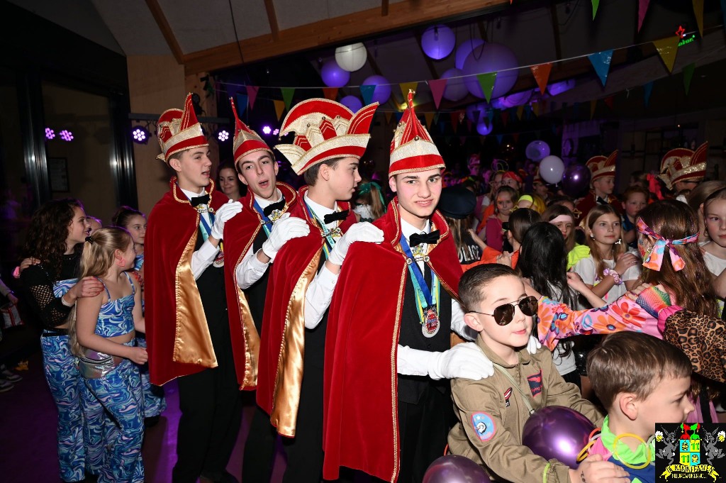 ../Images/Jeugddisco Glow in the Dark 033.jpg